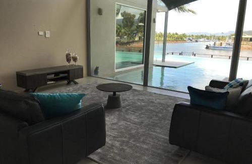 Cardwell House | Mahi Mahi Hinchinbrook