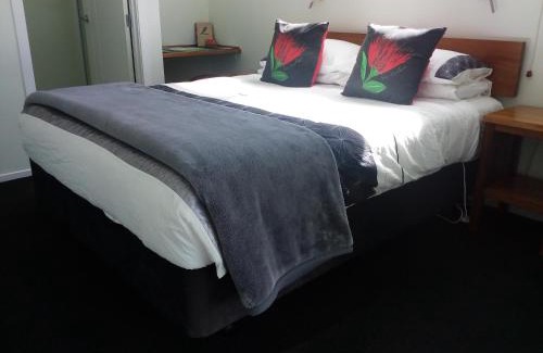 Hokitika Bed & Breakfast | Mahinapua Retreat B&B