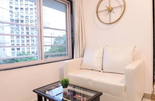 Kandivali East Apartment | Mahindra & Mahindra-2 bedroom/wifi/Comp Breakfast