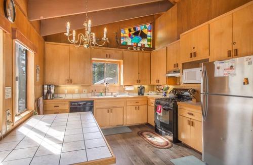 Chamberlands Cabin | Mahogany by AvantStay | Snowbird Cabin w/Full Chamberlands Access!