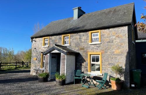 Elton Apartment | Mai's Cottage Suite - Charming Holiday Rental