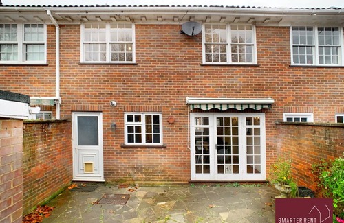 Maidenhead House | Maidenhead - Private Courtyard, 3Bed