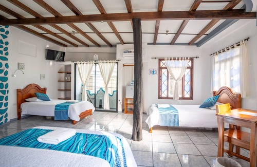 Bahia de la Academia Hotel | Maidith Galapagos Inn