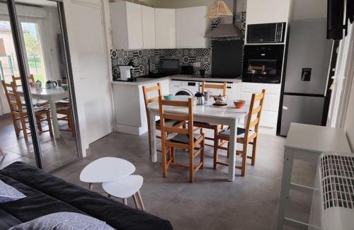 Bielle Apartment | Mailh- Massibé T2 5 pers climatisation piscine couverte linge de maison inclus parking jardin clos