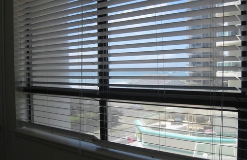 Main Beach Apartment | Main Beach Pde, Main Beach - Perfect holiday location