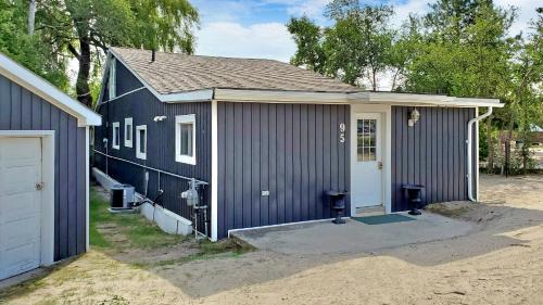 Wasaga Beach House | Main Beach River Retreat - Wasaga Beach 1 - Main Strip - 95 Mosley St