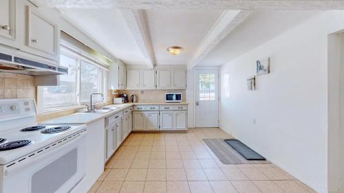 Wasaga Beach House | Main Beach River Retreat - Wasaga Beach 1 - Main Strip - 95 Mosley St