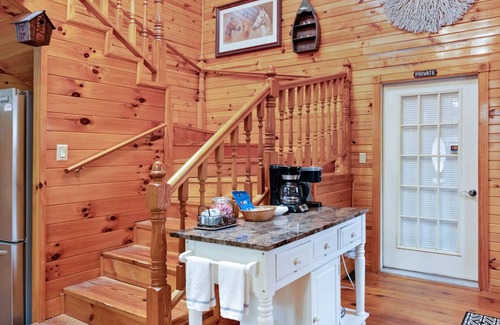 Farmers Cabin | Main Cabin - Cave Run Cabins at Cave Run Lake!