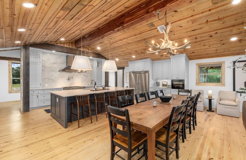 Laneville Cabin | Main Cabin - The Hendo