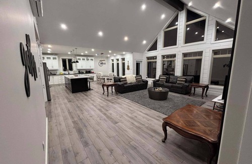 Terra Nova Ski Chalet | Main Chalet#1 Waterfront Sleeps 12 open concept Kitchen-Living area 2 1/2 bath