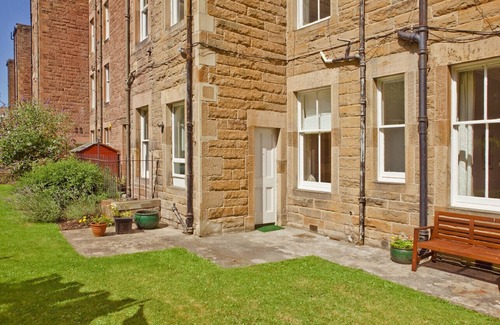 Marchmont Apartment | Main Door Apartment in an enviable location