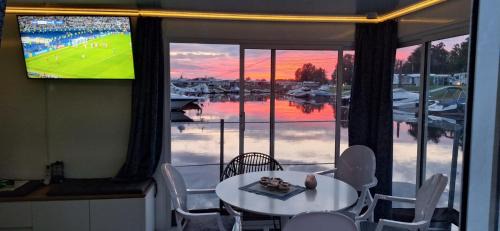 Bischberg Boat Rental | Main Hausboot Lore in der Marina Trosdorf bei Bamberg