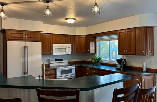Bozeman House | Main House - 4 Bedroom Retreat