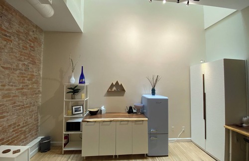 Old West Side Apartment | Main & Liberty Downtown Studio Loft , 1BD, WiFi, AC