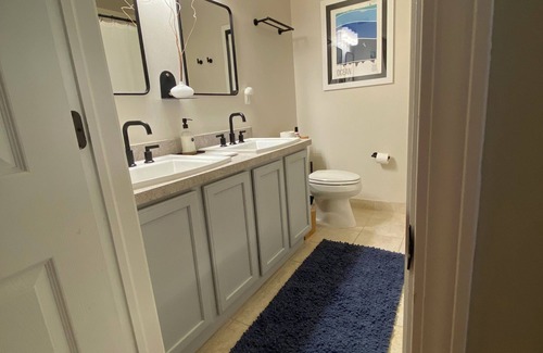 Old West Side Apartment | Main & Liberty Downtown Studio Loft , 1BD, WiFi, AC