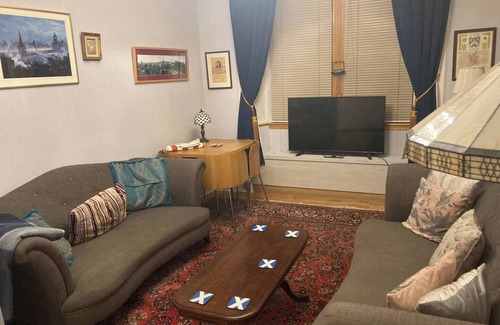 Leith Apartment | Main Private Door, 3 Bed, Lovely Victorian Flat, next to Tram Stop at Leith Walk