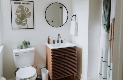 Chambersburg Apartment | Main St Modern Suite Free laundry, Near hospital