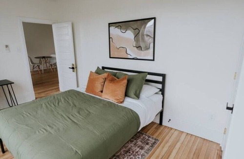 Chambersburg Apartment | Main St Modern Suite Free laundry, Near hospital