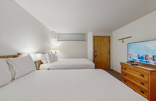 West End Cabin | Main St. room - pool & hot tub - walk to lifts, dog-friendly, ground-floor