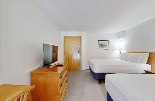 West End Cabin | Main St. studio - pool & hot tub - walk to lifts, dog-friendly, private balcony