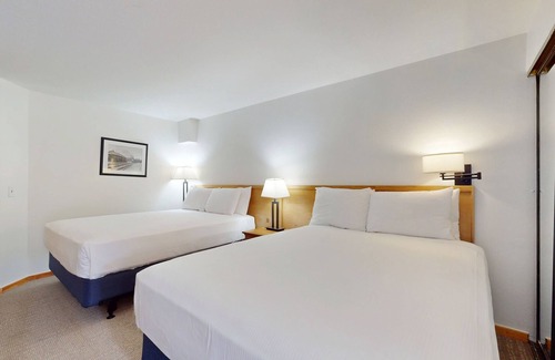 West End Cabin | Main St. studio - pool & hot tub - walk to lifts, dog-friendly, private balcony