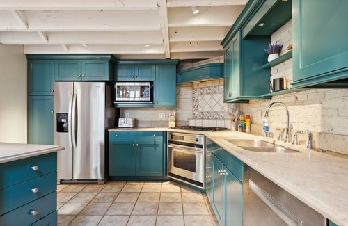 Racine House | Main Street Belle, Comfort, Convenience & Downtown Views! - 3BR/3.5BA
