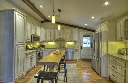 Blue Ridge House | Main Street Cottage - Downtown Blue Ridge - Experience Downtown Living, Cozy King Bed, Full Kitchen, Comfortable Living Room