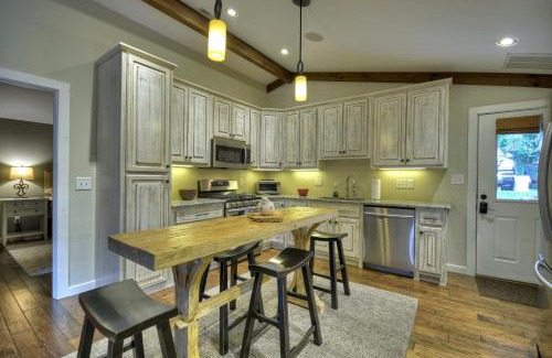 Blue Ridge House | Main Street Cottage - Downtown Blue Ridge - Experience Downtown Living, Cozy King Bed, Full Kitchen, Comfortable Living Room