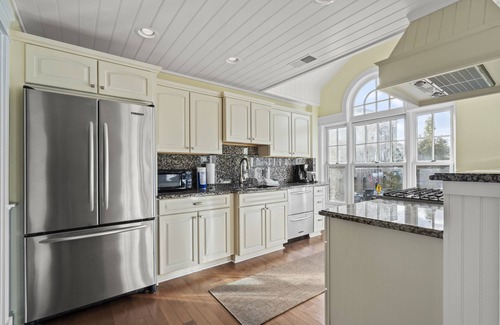 Harbor Springs Condo | MAIN STREET! Downtown! New!