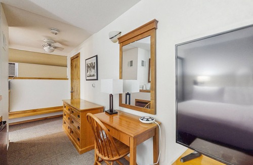West End Cabin | Main Street gem - pool & hot tub - walk to lifts, dog-friendly, ground-floor