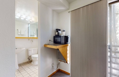 West End Cabin | Main Street gem - pool & hot tub - walk to lifts, dog-friendly, second floor