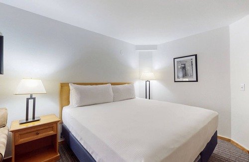 West End Cabin | Main Street gem - pool & hot tub - walk to lifts, dog-friendly, second floor