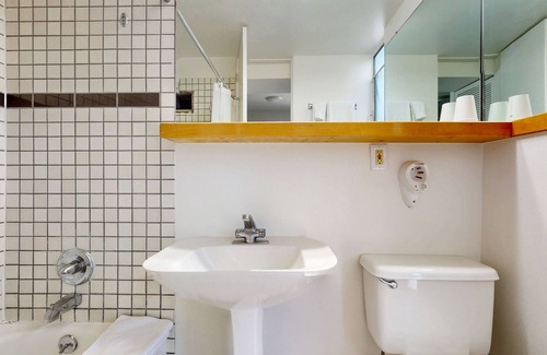 West End Cabin | Main Street gem - pool & hot tub - walk to lifts, dog-friendly, second floor