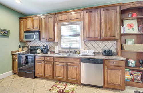 Pine Mountain House | Main Street Home: 1 Mile to Callaway Gardens
