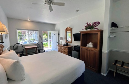Fish Creek Hotel | Main Street Motel