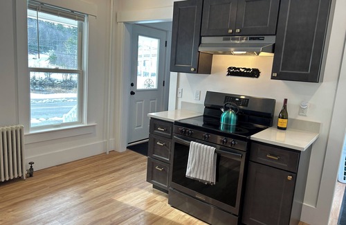 Sunapee House | Main Street Retreat 4-bedroom w Hot Tub, Walk to Beach, Harbor & Restaurants
