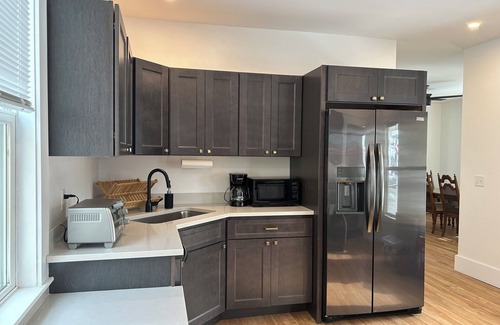Sunapee House | Main Street Retreat 4-bedroom w Hot Tub, Walk to Beach, Harbor & Restaurants