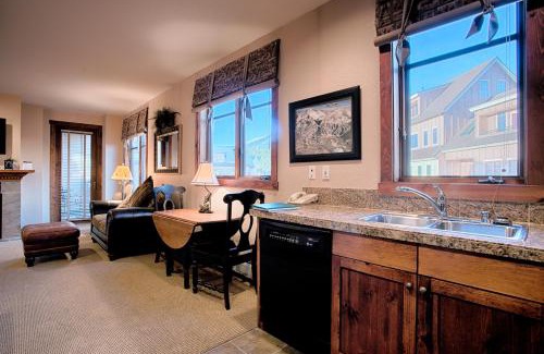 Historic District House | Main Street Station 2301 by Great Western Lodging