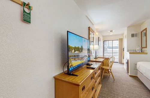 West End Cabin | Main Street studio - pool & hot tub - walk to lifts, dog-friendly, second floor