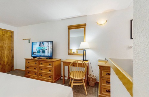 West End Cabin | Main Street studio - pool & hot tub - walk to lifts, dog-friendly, second floor