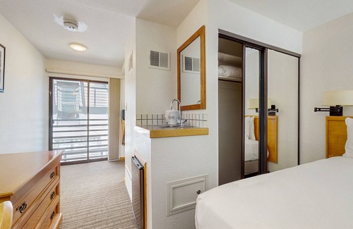 West End Cabin | Main Street studio - pool & hot tub - walk to lifts, dog-friendly, second floor