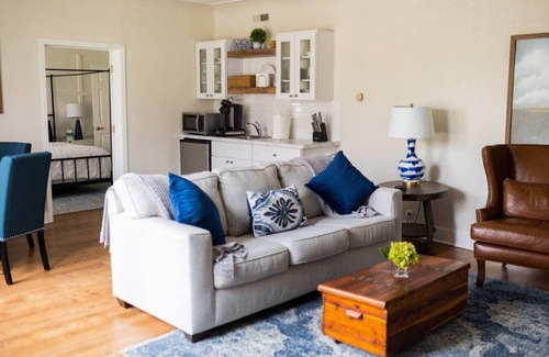 Clarkston Condo | Main Street Suite - Millpond Inn