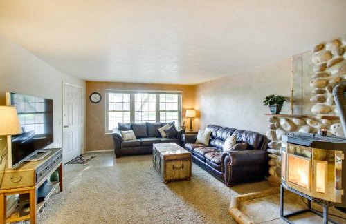 Paris House | Main Street Townhome - 12 Miles to Bear Lake!