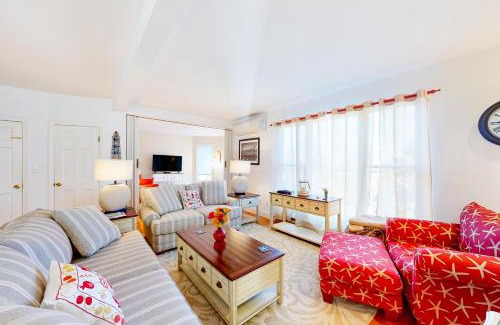 Vineyard Haven Apartment | Main Street Upper
