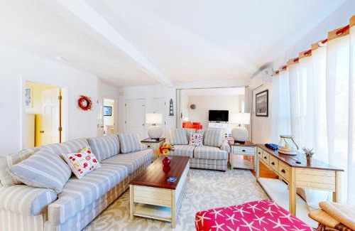 Vineyard Haven Apartment | Main Street Upper