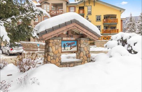 Sun Peaks Apartment | Main Village, Ski-in Ski-out, Hot Tub, Condo