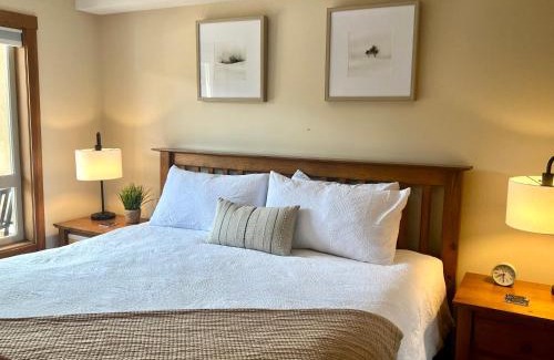 Sun Peaks Apartment | Main Village, Ski-in Ski-out, Hot Tub, Condo