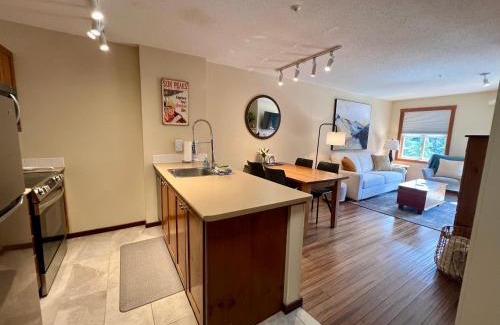 Sun Peaks Apartment | Main Village, Ski-in Ski-out, Hot Tub, Condo