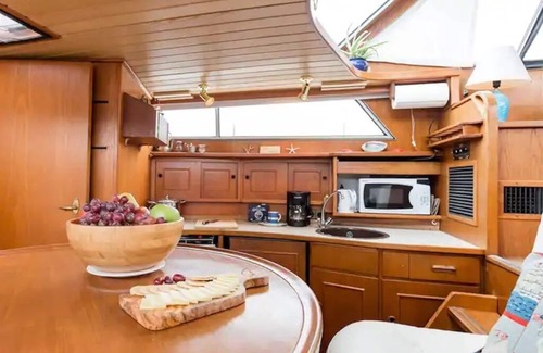 Damariscotta Boat Rental | Maine Bed & Boat, NEBI on the scenic Damariscotta River