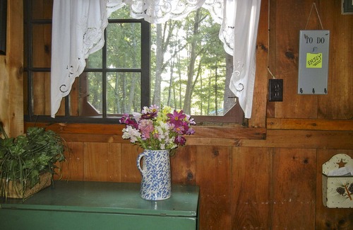 South Sanford Cabin | Maine Cabin on Beautiful, Quiet Lake.Close to Ocean